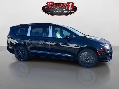 New 2026 Chrysler Pacifica Select image 7