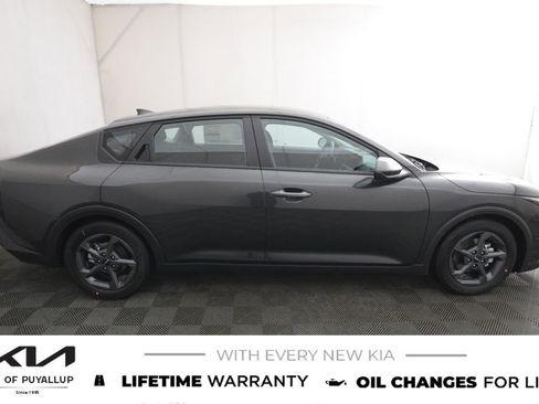 New 2025 Kia K4 LXS image 4