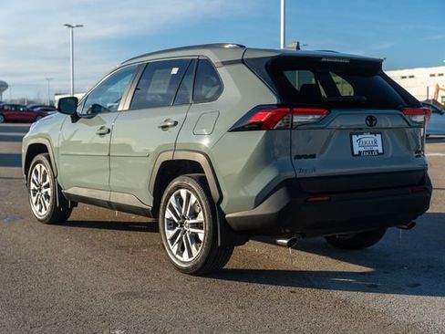 Used 2023 Toyota RAV4 XLE Premium image 6