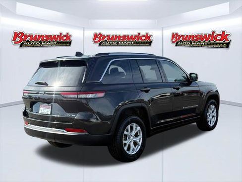 Certified 2024 Jeep Grand Cherokee Limited w/ Luxury Tech Group II image 4