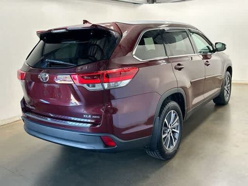 Used 2019 Toyota Highlander XLE w/ Carpet Mat Package (TMS) AWD/4WD image 36
