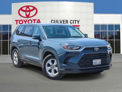 Certified 2025 Toyota Grand Highlander FWD image 1