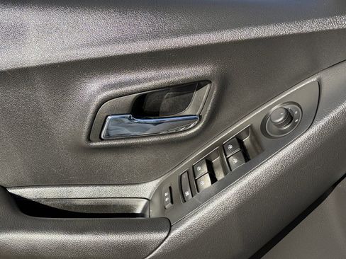 Certified 2022 Chevrolet Trax LS AWD/4WD image 23
