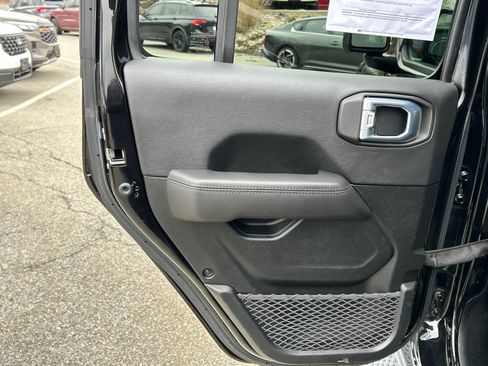 Used 2021 Jeep Wrangler Unlimited Sahara image 19