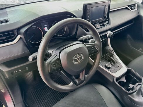 Used 2021 Toyota RAV4 LE AWD/4WD image 10