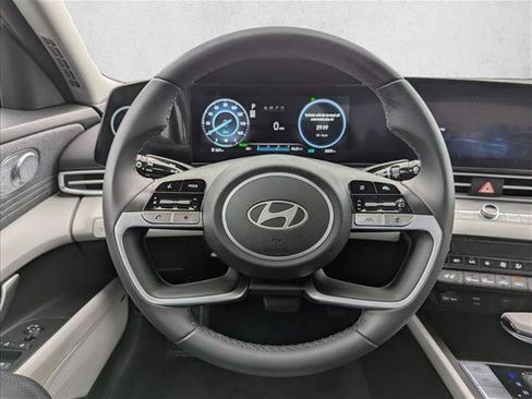 Used 2025 Hyundai Elantra Limited FWD image 14