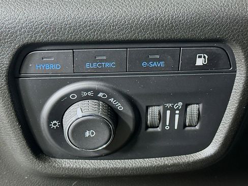 Used 2022 Jeep Grand Cherokee Overland w/ Luxury Tech Group IV image 17