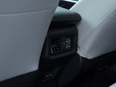 Used 2025 Toyota RAV4 XLE image 12