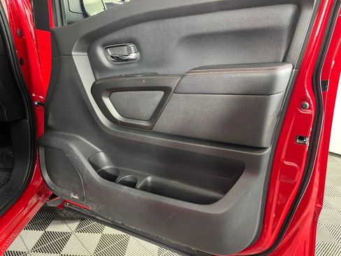 Used 2020 Nissan Titan PRO-4X w/ Pro-4x Convenience Package image 16