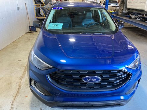 Used 2023 Ford Edge SEL w/ Sport Appearance Package image 2