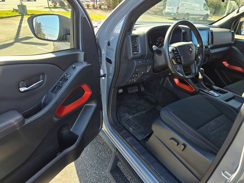 Used 2023 Nissan Frontier PRO-4X w/ Technology Package image 19