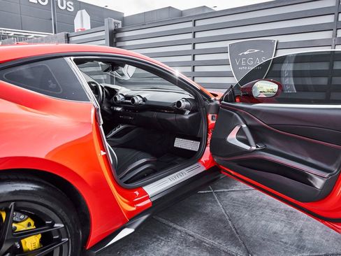 Used 2020 Ferrari 812 Superfast RWD image 28