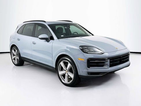 Certified 2025 Porsche Cayenne image 7