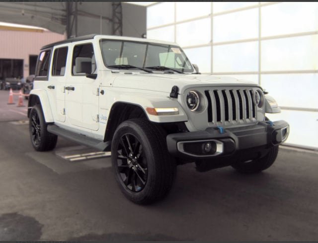 Used 2023 Jeep Wrangler Unlimited Sahara AWD/4WD image 2