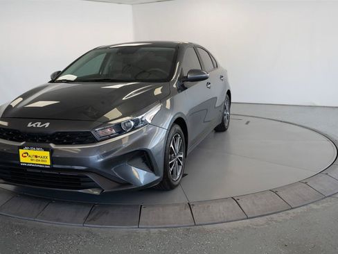 Used 2024 Kia Forte LXS FWD image 3