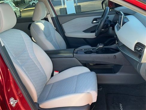 Used 2023 Nissan Rogue SV image 17