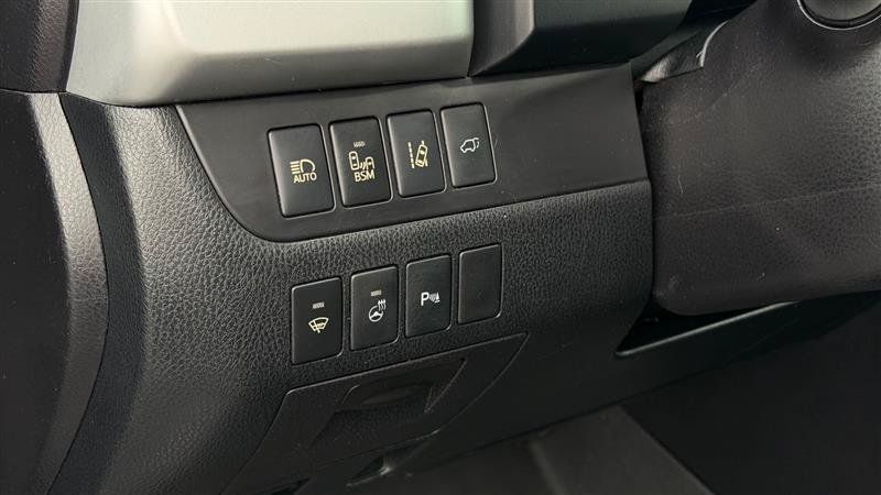Used 2015 Toyota Highlander Limited Platinum AWD/4WD image 17