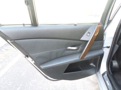 Used 2006 BMW 530i Sedan image 16