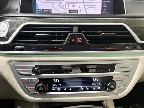 Used 2021 BMW 750i xDrive w/ Executive Package image 23