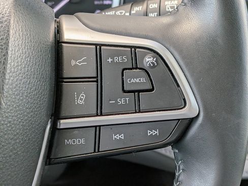 Used 2023 Toyota Highlander XLE FWD image 40