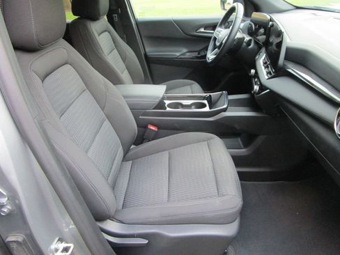 Used 2025 Chevrolet Equinox LT FWD image 19