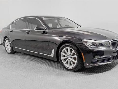 Used 2017 BMW 740i RWD image 11
