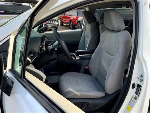 Used 2022 Toyota Sienna LE image 7