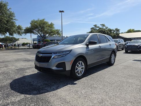 Used 2024 Chevrolet Equinox LS w/ LS Convenience Package FWD image 11