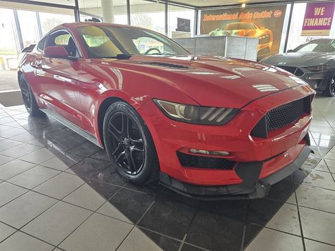 Used 2017 Ford Mustang Coupe image 3