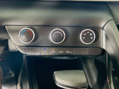 Certified 2025 Hyundai Elantra SE FWD image 15