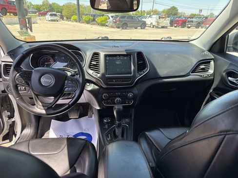 Used 2020 Jeep Cherokee Trailhawk w/ Cold Weather Group AWD/4WD image 18