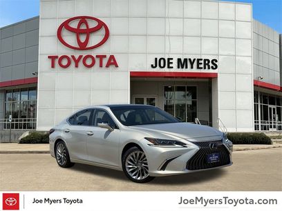 Used 2019 Lexus ES 350 Ultra Luxury w/ Accessory Package 2