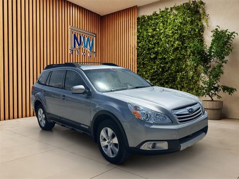 Used 2011 Subaru Outback 3.6R Limited AWD/4WD image 1