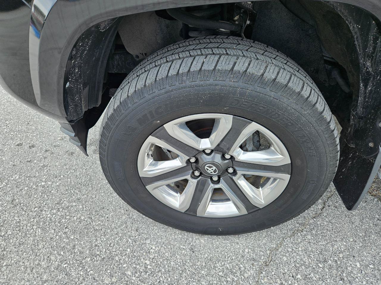 Used 2017 Toyota Tacoma Limited w/ Tow Package AWD/4WD image 10