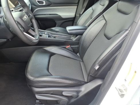Used 2024 Jeep Compass Latitude AWD/4WD image 12