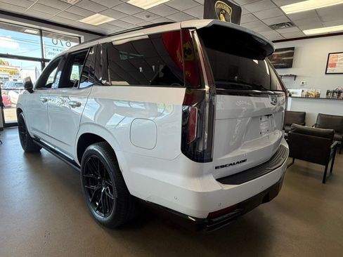 Used 2023 Cadillac Escalade Sport Platinum w/ LPO, ONYX Package AWD/4WD image 10