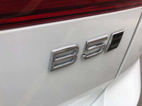 Used 2022 Volvo XC60 B5 Momentum image 16