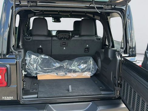 New 2025 Jeep Wrangler Unlimited Rubicon 392 image 26