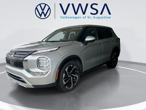 Used 2024 Mitsubishi Outlander SE FWD image 3