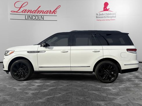 Used 2022 Lincoln Navigator Black Label image 2