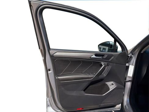 Used 2024 Volkswagen Tiguan SE image 20