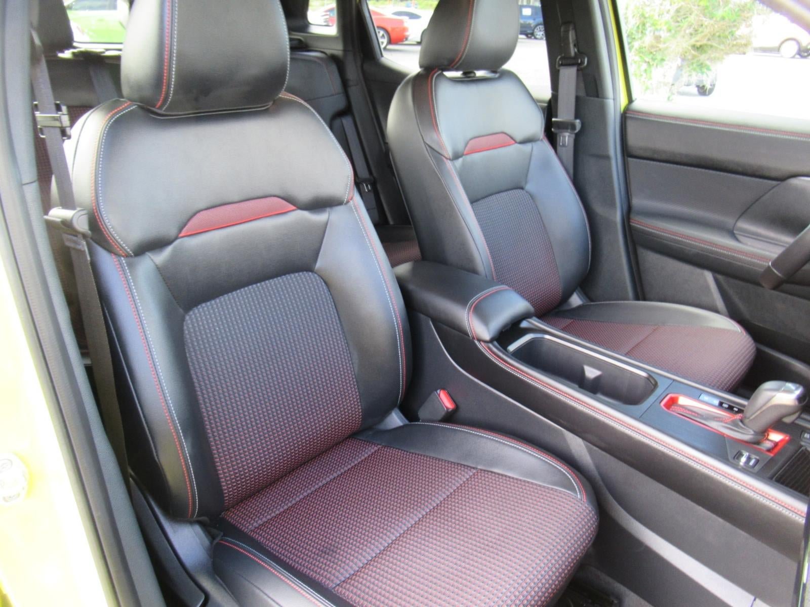 Used 2025 Nissan Kicks SR FWD image 9