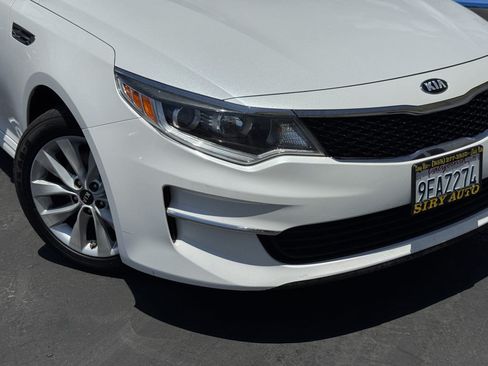 Used 2018 Kia Optima LX w/ 17" Alloy Wheels Package FWD image 3