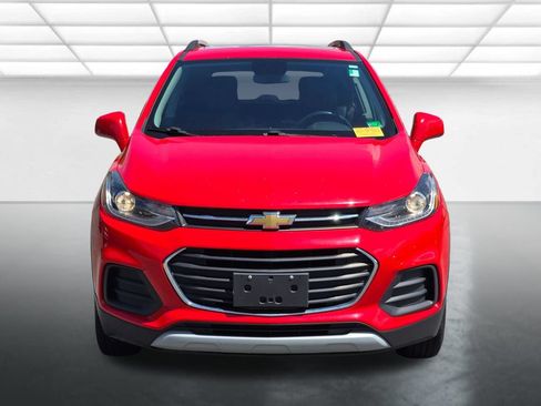 Used 2020 Chevrolet Trax LT w/ Sun & Sound Package AWD/4WD image 11