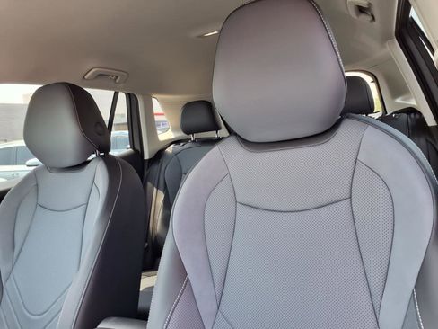 New 2025 Volkswagen Tiguan SE image 13