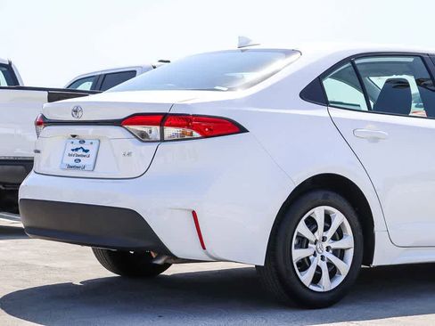 Used 2025 Toyota Corolla LE FWD image 9