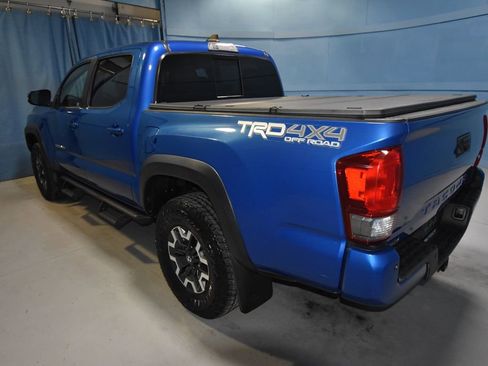 Used 2017 Toyota Tacoma TRD Off-Road image 25