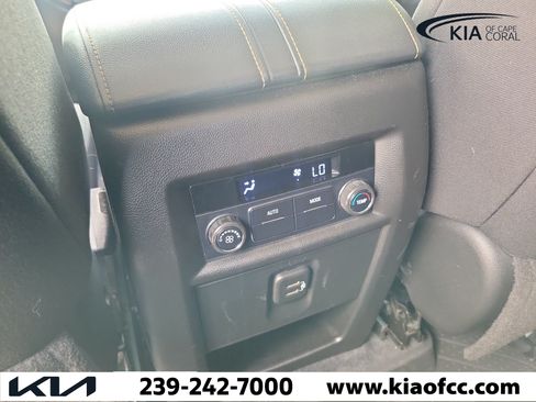 Used 2021 Chevrolet Traverse LT FWD image 16