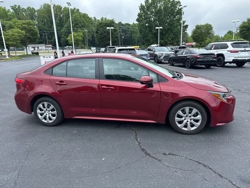 Used 2025 Toyota Corolla LE w/ Convenience Package FWD image 4