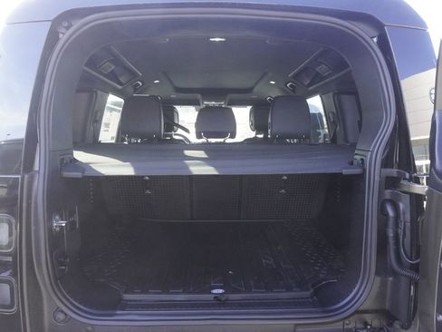 New 2026 Land Rover Defender 110 X-Dynamic SE image 31